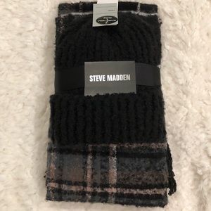 Steve Madden Blanket scarf and beanie set